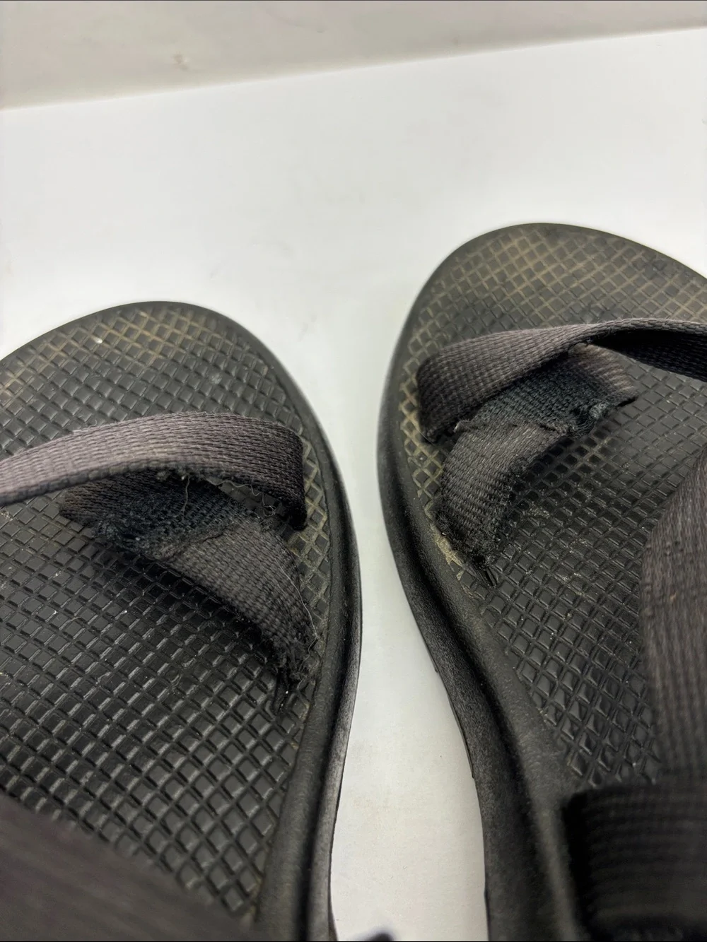 Chaco men’s Black Strappy Outdoor Sandals, sz11, box 71